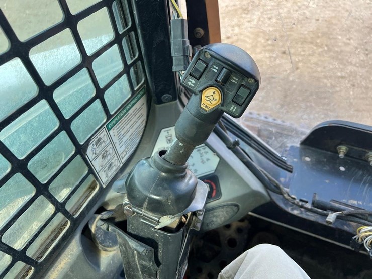 2016-bobcat-t550-image-20