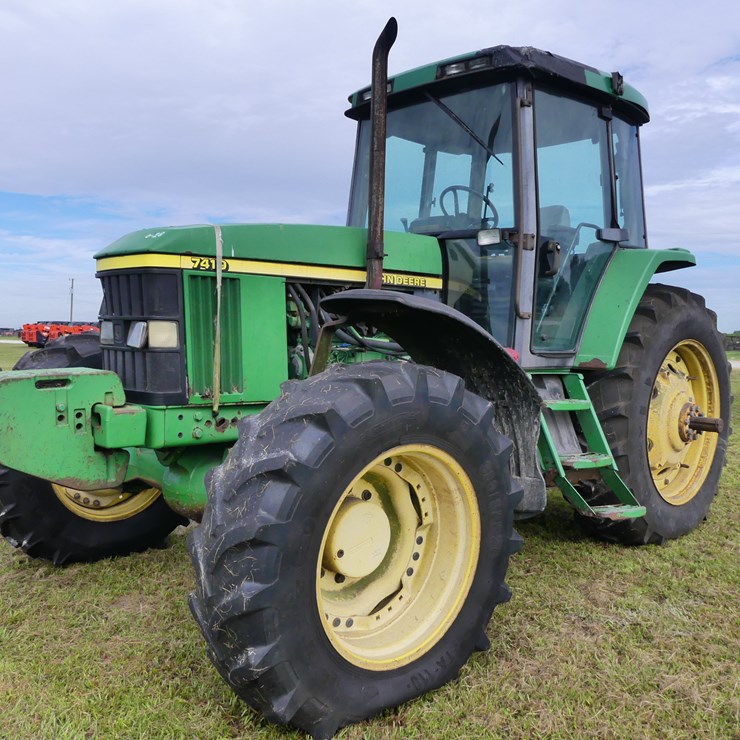 JOHN DEERE 7410