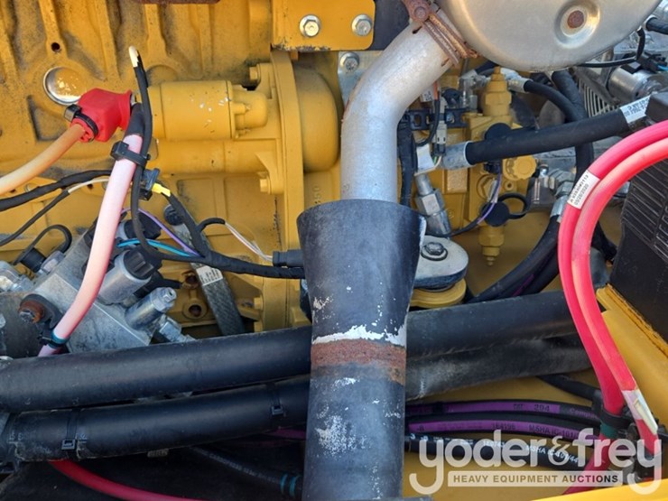 2021-caterpillar-cb34b-image-37