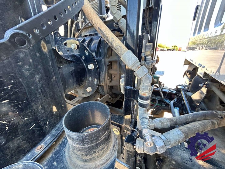 2019-freightliner-114sd-image-103