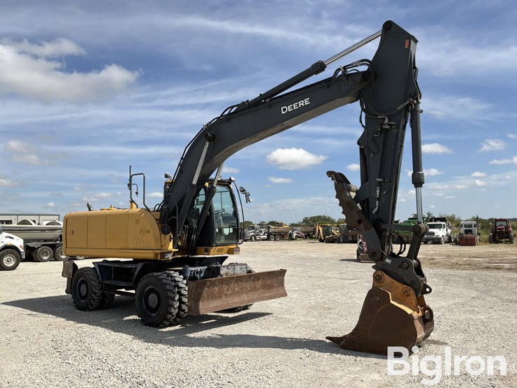 2011-deere-220dw-image-3