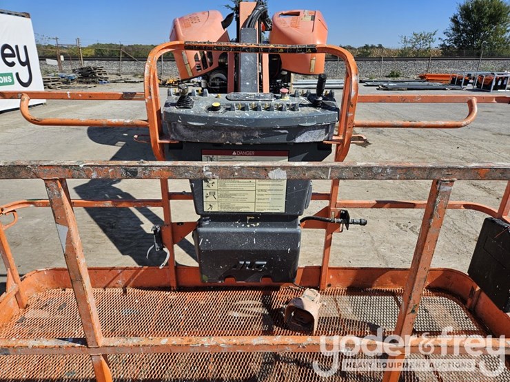 2015-jlg-600aj-image-26