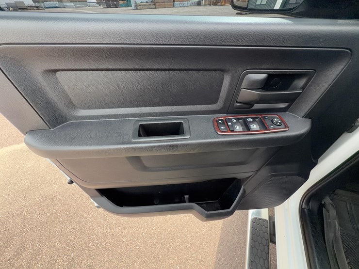 2014-dodge-1500-image-29