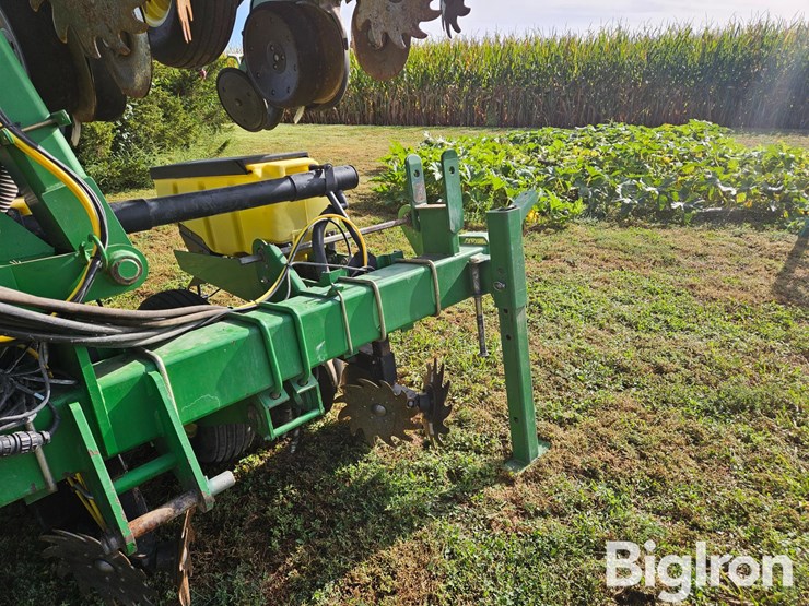 john-deere-1720-image-12
