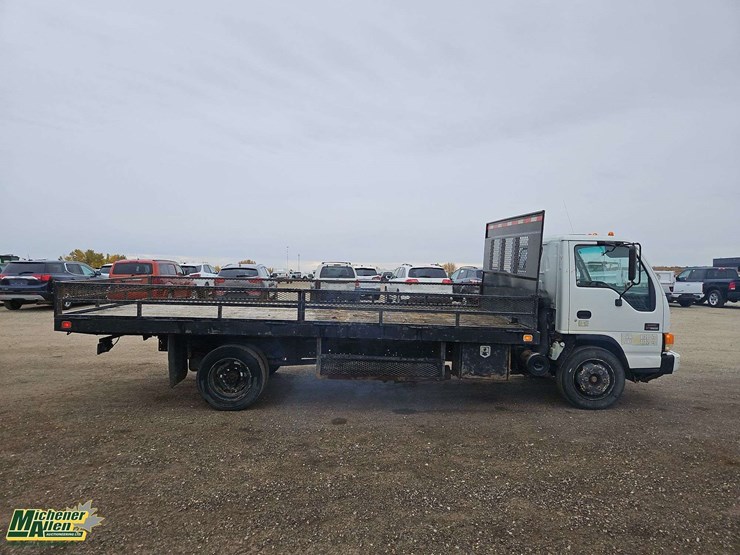 2005-gmc-w5500-image-13