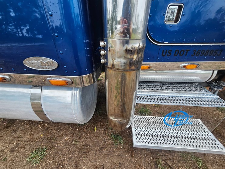 2001-peterbilt-379-image-96
