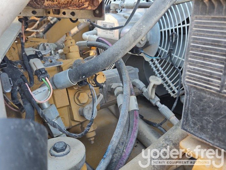 2018-caterpillar-cb34b-image-35