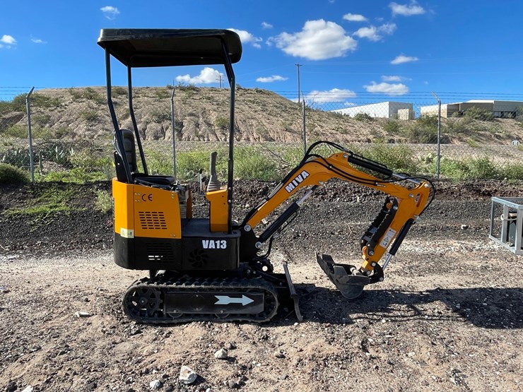 #3062-•-mini-excavator-image-6
