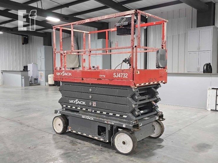 2020-skyjack-sj4732-image-2