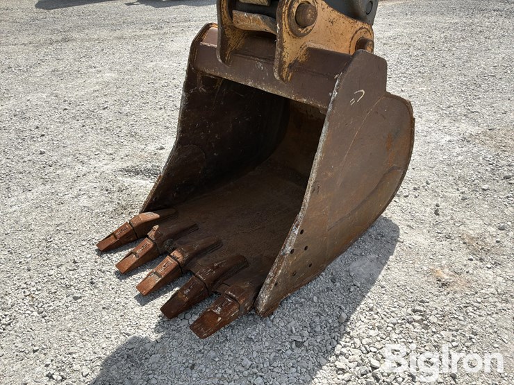 2011-deere-220dw-image-18