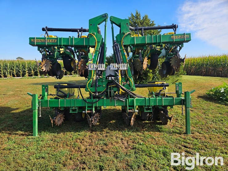 john-deere-1720-image-2