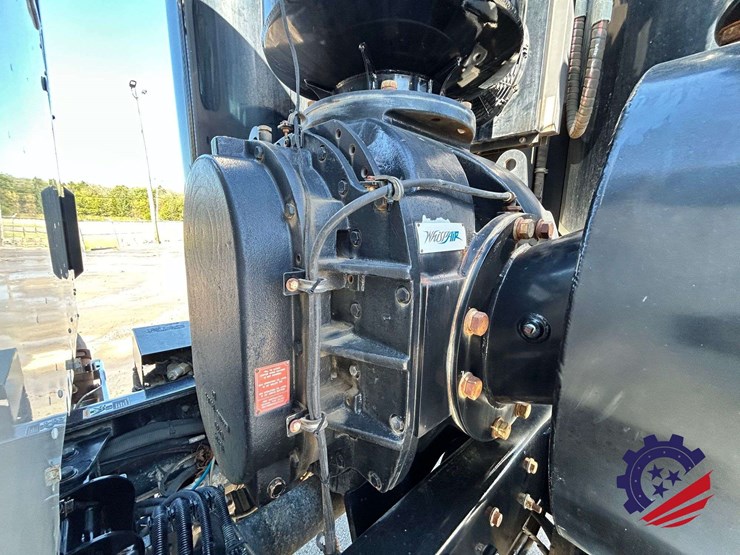 2020-peterbilt-567-image-55