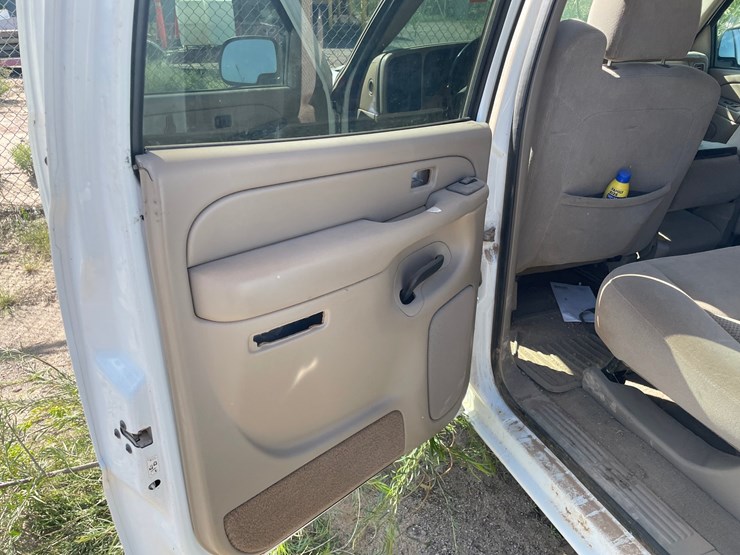 2004-chevrolet-silverado-2500-image-20