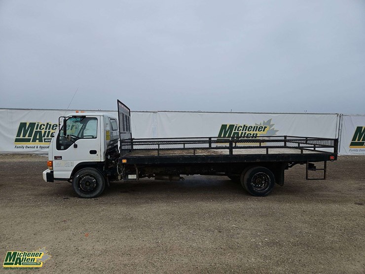 2005-gmc-w5500-image-9