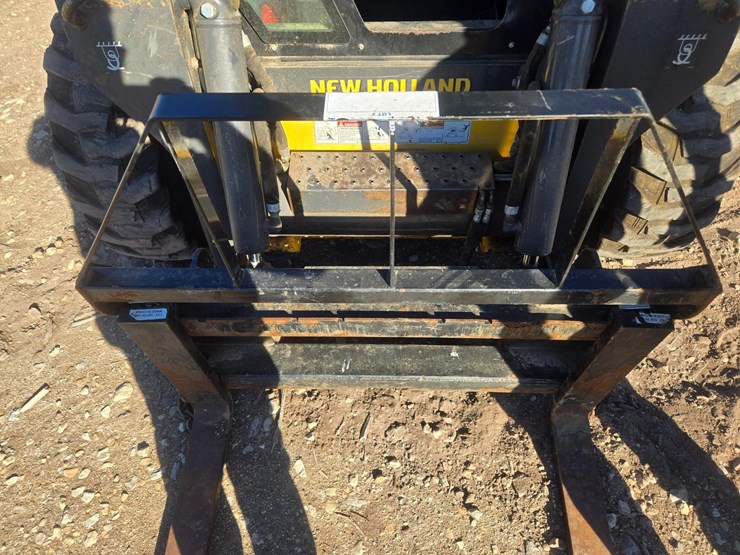 new-holland-l228-image-46