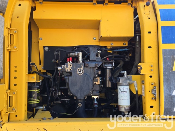 2015-komatsu-pc210-lc-11-image-37