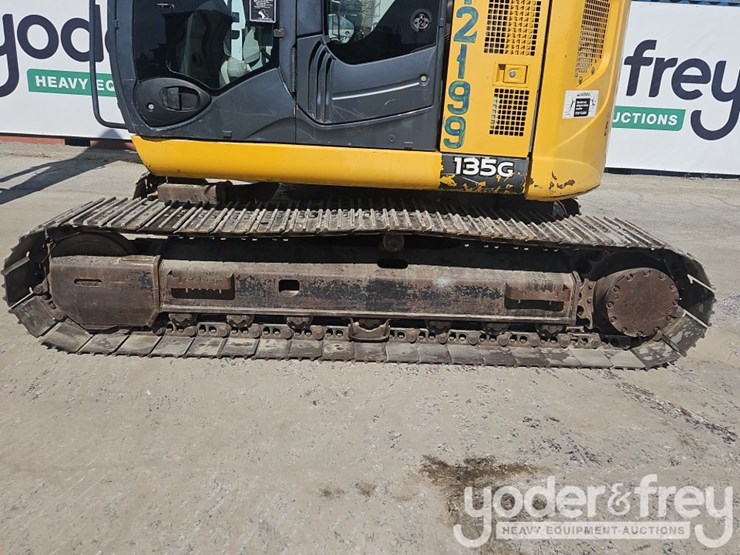 2015-deere-135g-image-10