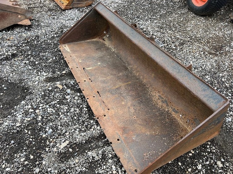 caterpillar-74”-skid-steer-bucket-image-1