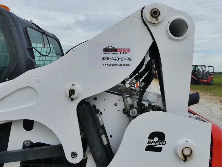 2021-bobcat-t740-image-8