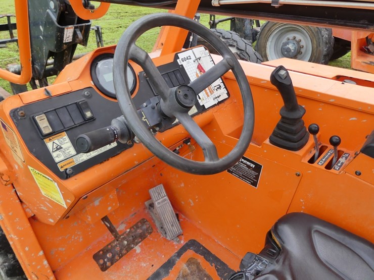 2019-jlg-6042-image-15