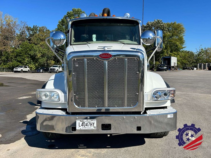 2020-peterbilt-567-image-12