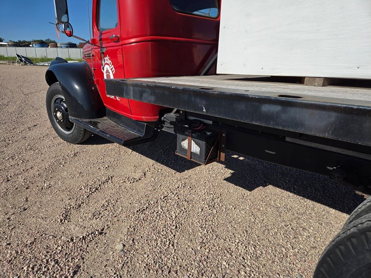 1946-chevrolet-flatbed-truck-image-13