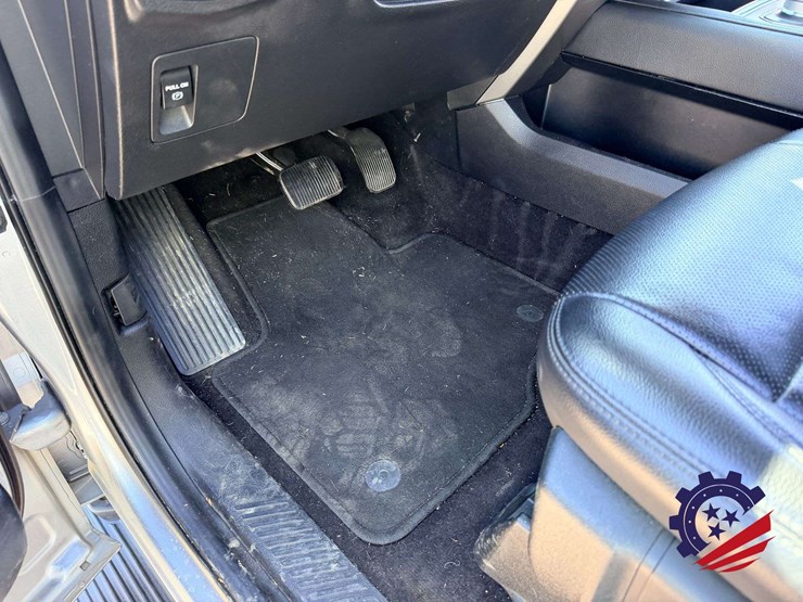 2021-ford-expedition-xlt-image-24