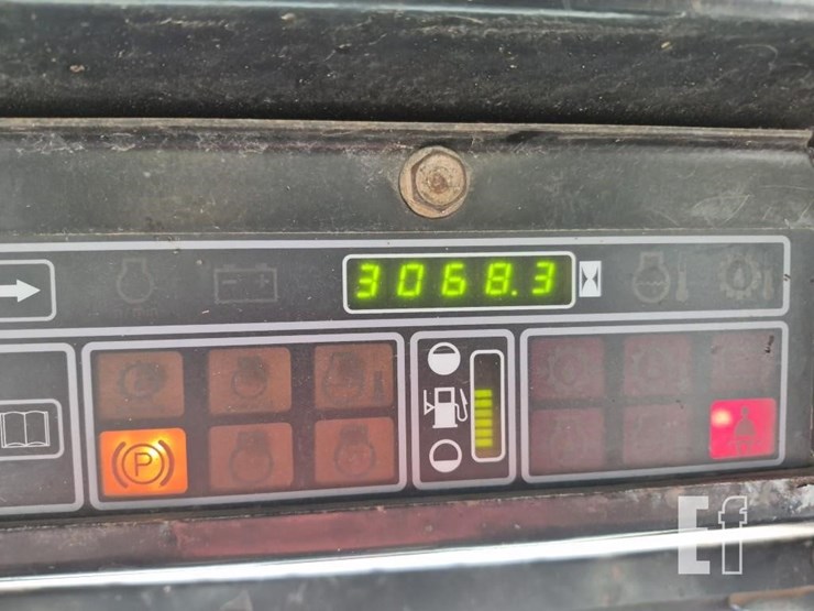 new-holland-lx885-image-13
