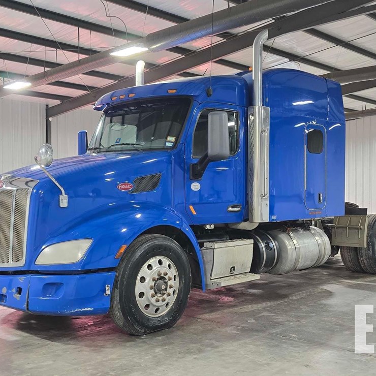 2017 PETERBILT 579