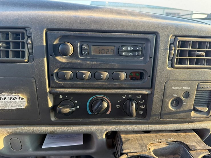 2003-freightliner-fld120-image-126