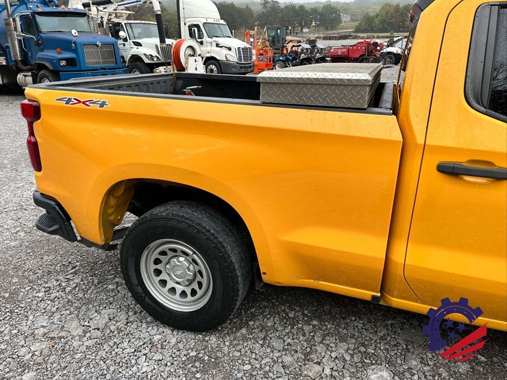 2019-chevrolet-silverado-4wd-pickup-truck-image-27