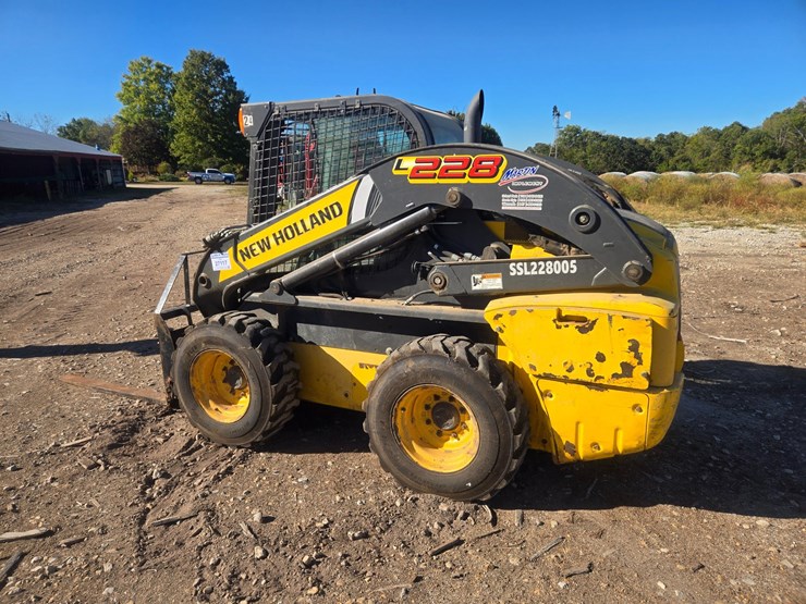 new-holland-l228-image-6
