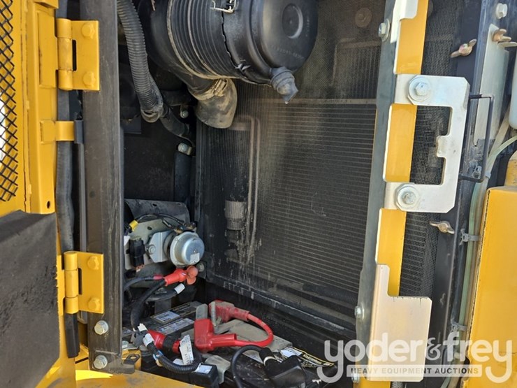 2017-deere-75g-image-24