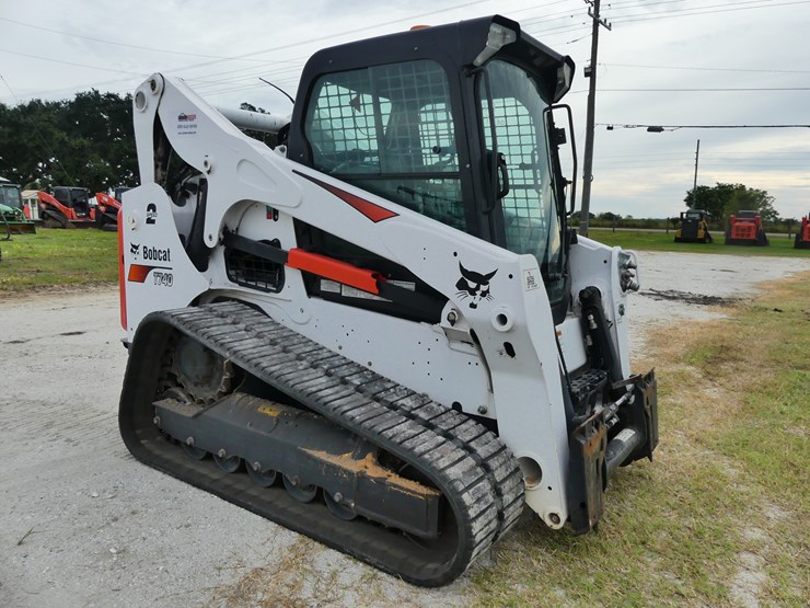 2021-bobcat-t740-image-2