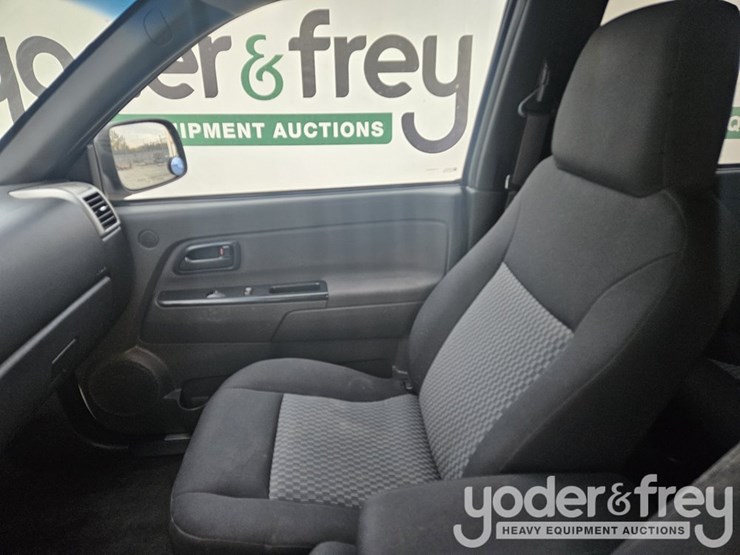 2011-chevrolet-colorado-image-21