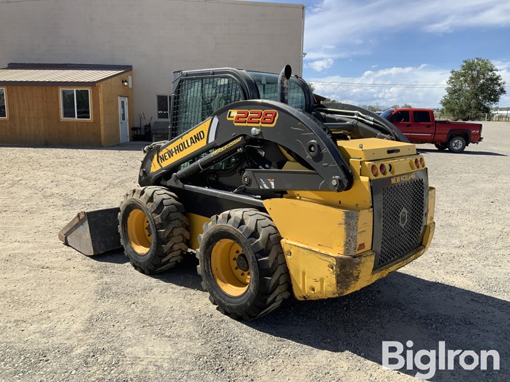 2020-new-holland-l228-image-7