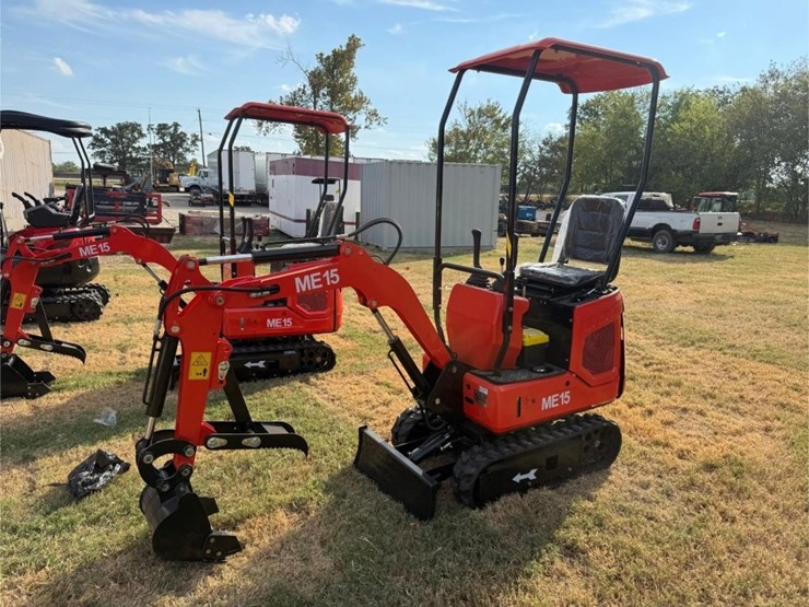 2026-me15-gas-mini-excavator-image-2