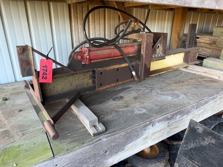 #1742-•-3-point-log-splitter-attachment-image-1