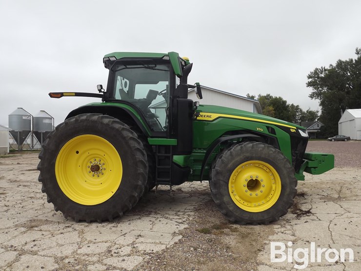 2023-john-deere-8r-370-image-4