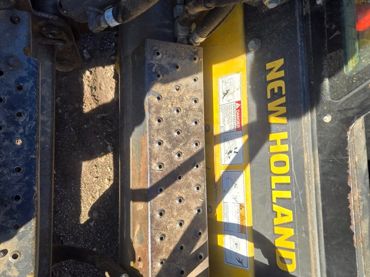 new-holland-l228-image-57