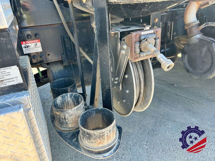 2019-freightliner-114sd-image-96