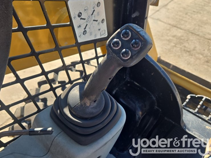 2018-caterpillar-226d-image-50