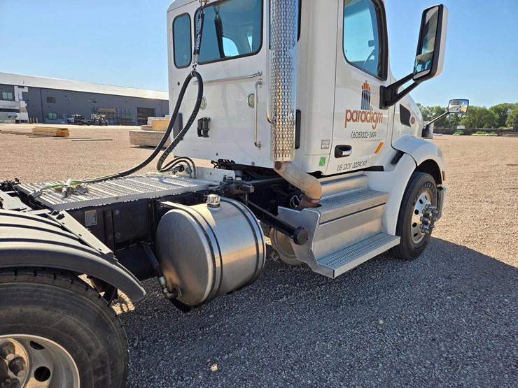 2018-peterbilt-579-image-15