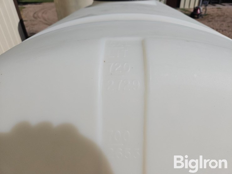 snyder-720-gal-poly-liquid-fertilizer-tank-image-9