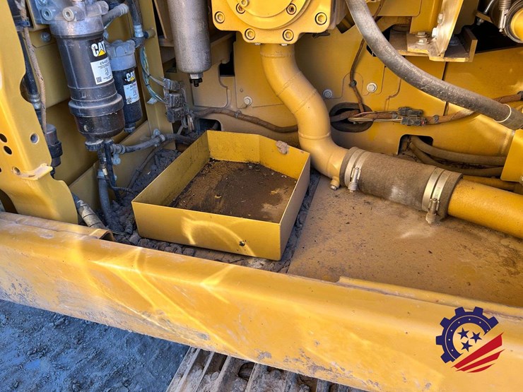 2018-caterpillar-320-image-63