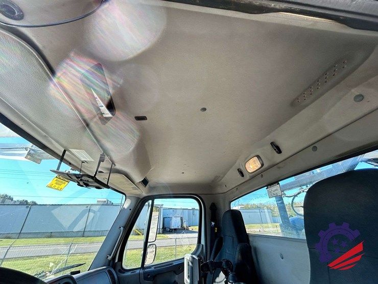 2019-freightliner-114sd-image-51