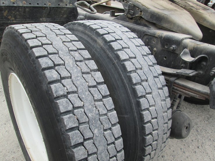 1998-freightliner-fl80-image-5