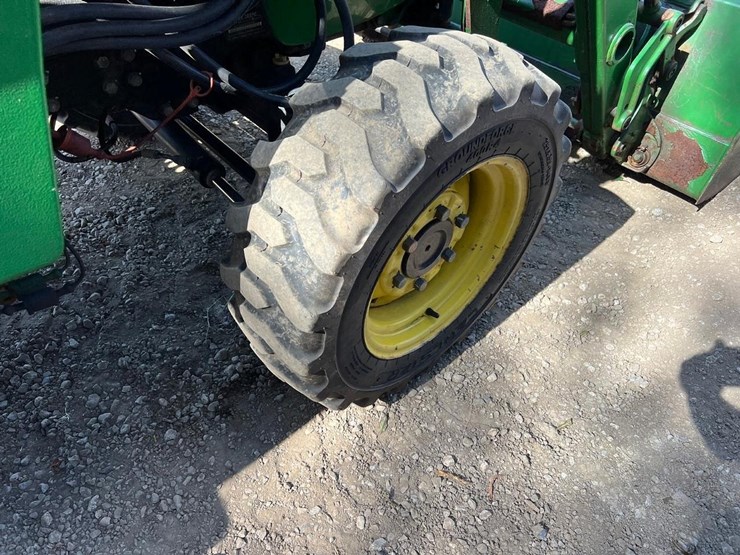 john-deere-3120-image-17