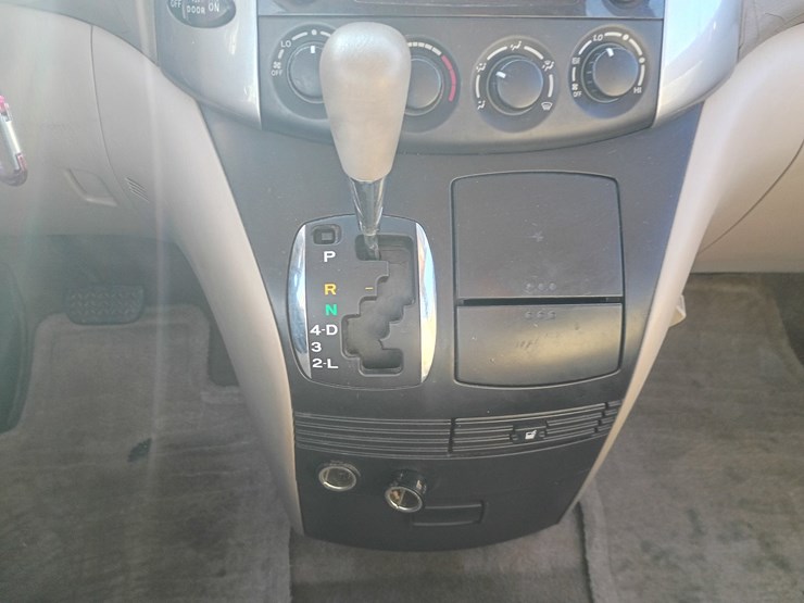 2006-toyota-sienna-image-38