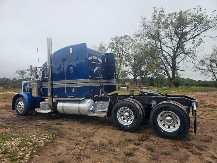 2001-peterbilt-379-image-10